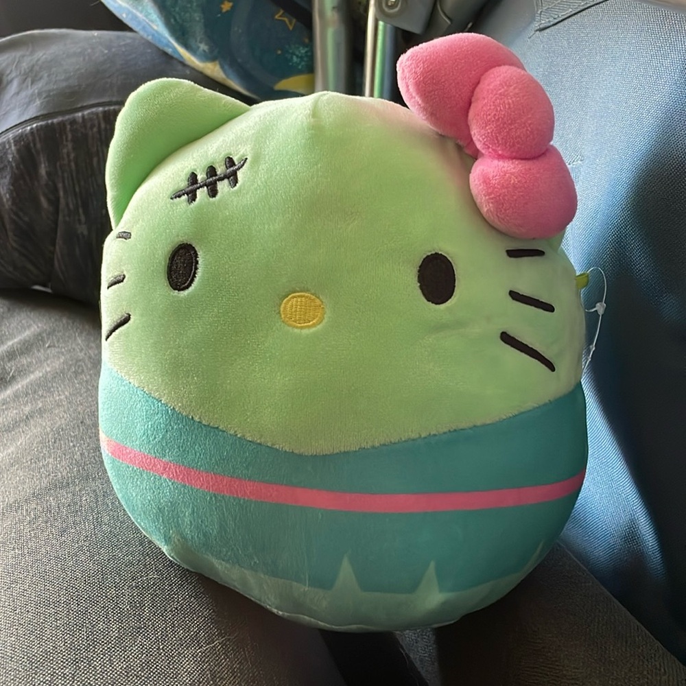 2022 Hello Kitty Halloween Frankenstein Squishmallow 8 inch